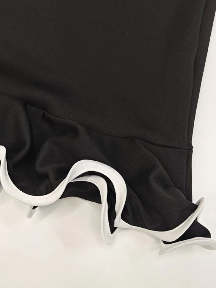 Robe noire sexy mini sans manches à col rond pour une soirée en amoureux