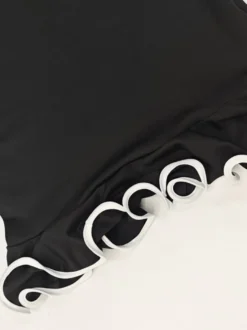 Robe noire sexy mini sans manches à col rond pour une soirée en amoureux