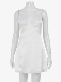 Robe nuisette en satin et dentelle pour femme - Mini-débardeur blanc sexy à bretelles spaghetti et décolleté en V - Idéale pour une soirée d'été 2026