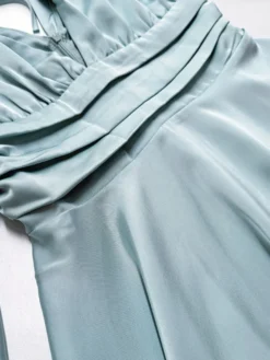 Robe patineuse en satin à col en V profond et manches longues en cloche plissée mini robe trapèze sexy pour femmes 2026