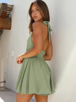 Robe patineuse mini dos nu à bretelles pour femme - Décolleté plongeant sur le devant dos nu et jupe-short fluide - Vacances d'été à la plage 2026