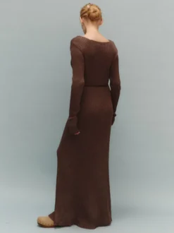 Robe pull maxi moulante à manches longues col en V et coupe ajustée en maille côtelée pour femme 2026