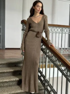 Robe pull maxi moulante à manches longues col en V et coupe ajustée en maille côtelée pour femme 2026