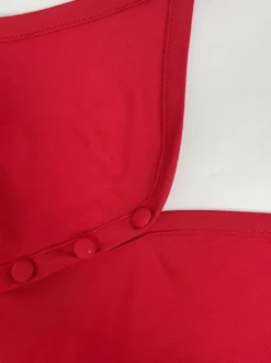 Robe rouge chic mini dos nu plissée à lacets sans manches et col en V pour une soirée en amoureux