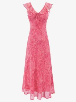 Robe rouge sans manches à col en V et taille haute ornée de volants idéale au quotidien.