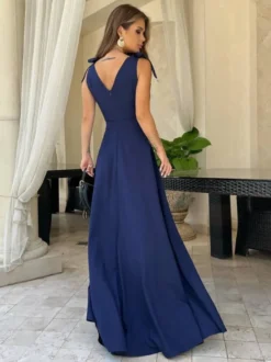 Robes de soirée Robe semi-formelle noire à col en V et à lacets sans manches à fente haute