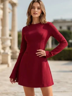 Robe trapèze courte à manches longues et coutures structurées sophistiquées pour femme 2026