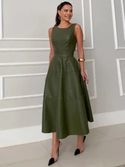Robe verte chic mi-longue sans manches à col bijou pour une soirée en amoureux