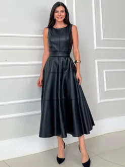 Robe verte chic mi-longue sans manches à col bijou pour une soirée en amoureux