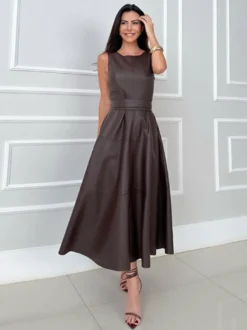 Robe verte chic mi-longue sans manches à col bijou pour une soirée en amoureux