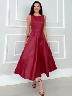 Robe verte chic mi-longue sans manches à col bijou pour une soirée en amoureux