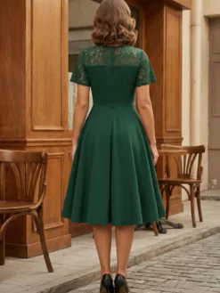 Robe vintage style années 50 col rond en dentelle manches courtes taille M bordeaux coupe trapèze