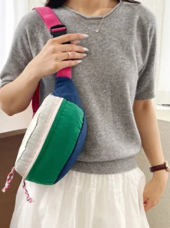 Sac banane léger en nylon color block bandoulière réglable idéal pour les voyages en extérieur.