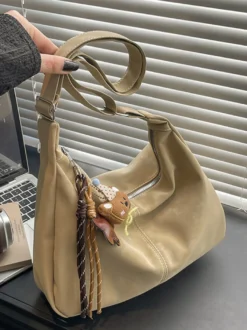 Sac cabas bandoulière grande capacité en similicuir délavé vintage style hobo idéal pour un usage quotidien.