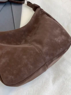 Sac cabas bandoulière grande capacité en similicuir délavé vintage style hobo idéal pour un usage quotidien.