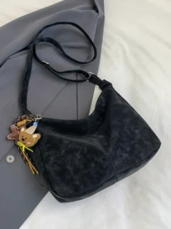 Sac cabas bandoulière grande capacité en similicuir délavé vintage style hobo idéal pour un usage quotidien.