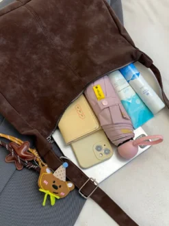 Sac cabas bandoulière grande capacité en similicuir délavé vintage style hobo idéal pour un usage quotidien.