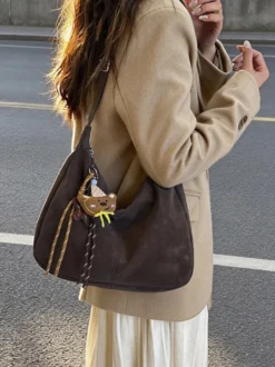 Sac cabas bandoulière grande capacité en similicuir délavé vintage style hobo idéal pour un usage quotidien.
