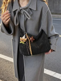 Sac cabas bandoulière grande capacité en similicuir délavé vintage style hobo idéal pour un usage quotidien.