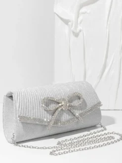 Sac à main à bandoulière en tissu plissé amovible avec chaîne idéal pour les fêtes et les occasions spéciales.