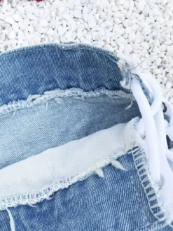 Shorts Femmes en Denim à Lacets Déchirés Moulants avec Franges Fermeture avec Bouton et Zip avec Poches Unicolore Sexy Pantalons Courts