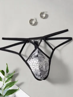 Sous-vêtement string pour homme imprimé serpent taille basse à bretelles.