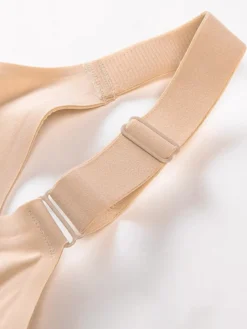 Soutien-gorge sans armatures et sans coutures confort et maintien grâce à ses larges bretelles