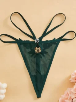 String en dentelle noire lingerie féminine culotte transparente en résille.