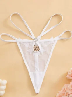 String en dentelle noire lingerie féminine culotte transparente en résille.