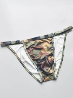 String pour homme en soie glacée à imprimé camouflage