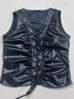 Tenue de club Top élégant col en V plissé sans manches en cuir PU épaule ouverte