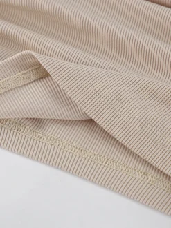 Top beige côtelé à manches longues pour femme - Coupe ajustée manches évasées et froncées sur le devant - Style streetwear minimaliste et basique pour le printemps 2026