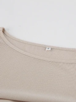 Top beige côtelé à manches longues pour femme - Coupe ajustée manches évasées et froncées sur le devant - Style streetwear minimaliste et basique pour le printemps 2026