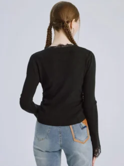 T-shirt basique noir avec décoration en dentelle col ras du cou haut de printemps pour femme 2026