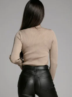 T-Shirts À Manches Longues Boutons Noirs Col En V Femmes