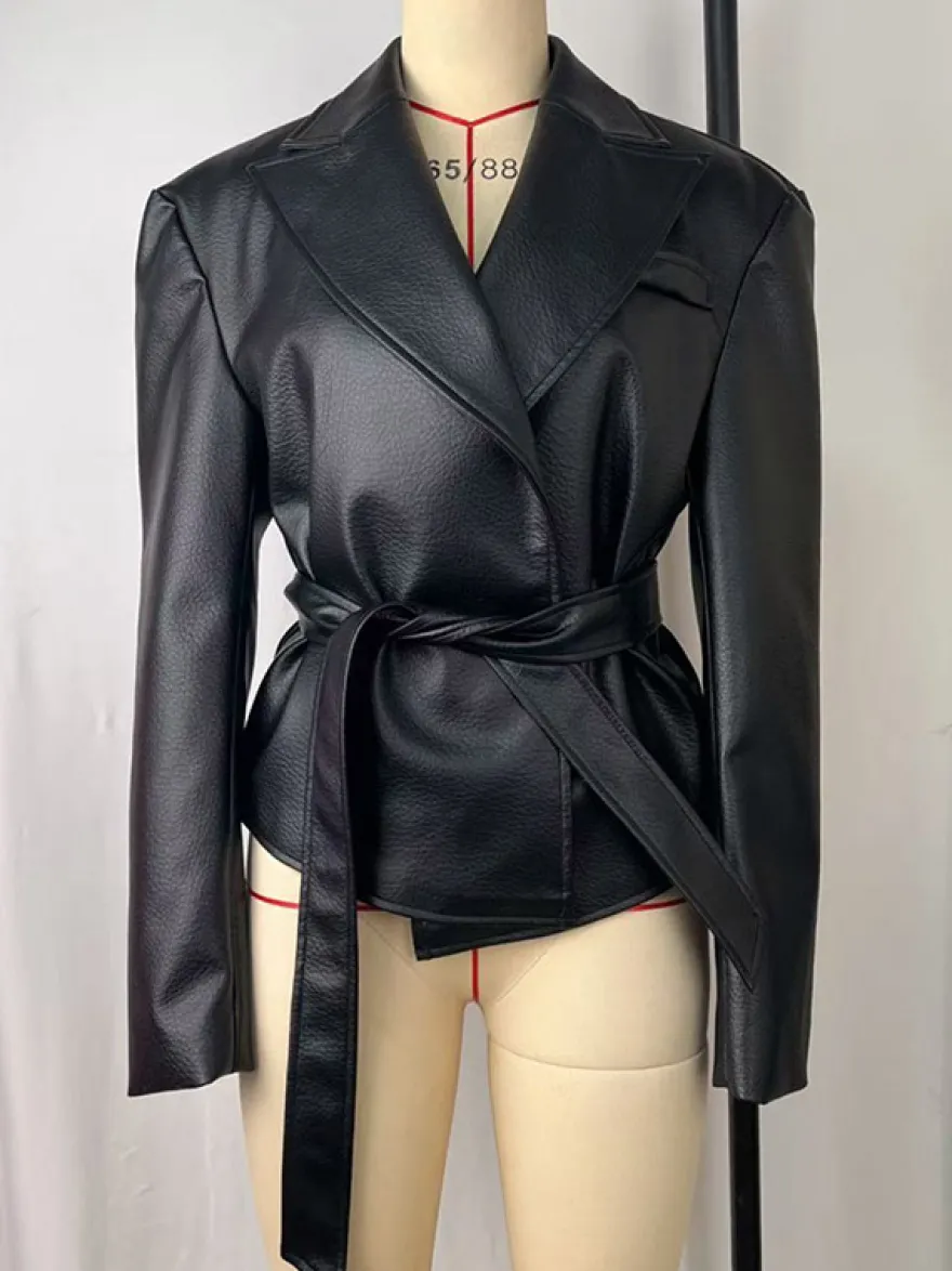 Veste courte en similicuir à revers et ceinture style motard avec ceinture à nouer à la taille