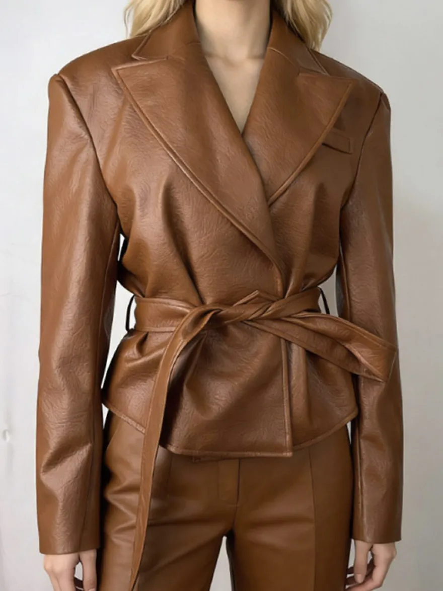 Veste courte en similicuir à revers et ceinture style motard avec ceinture à nouer à la taille
