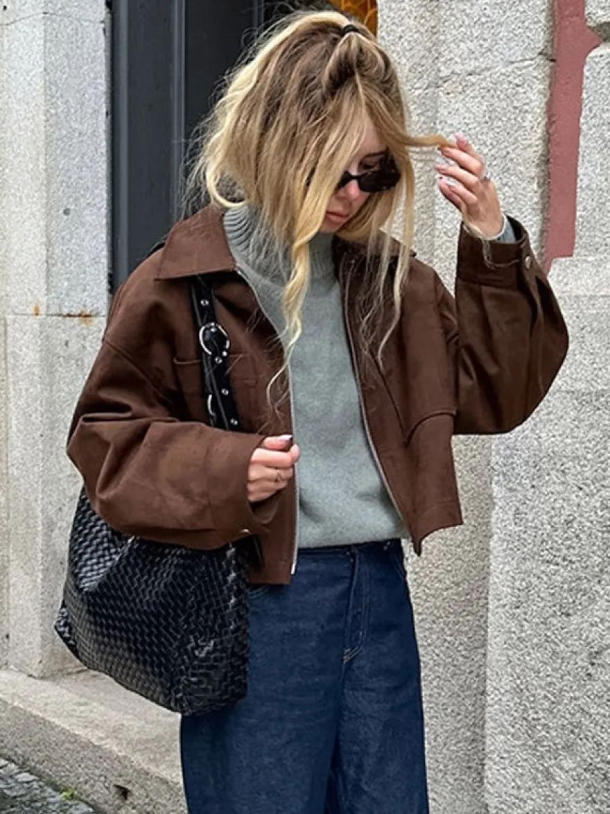 Veste courte oversize en faux daim à revers zippé et poches plaquées pour femme