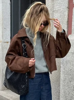 Veste courte zippée en daim marron avec poches pour femme (2026)