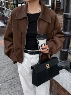 Veste courte zippée en daim marron avec poches pour femme (2026)
