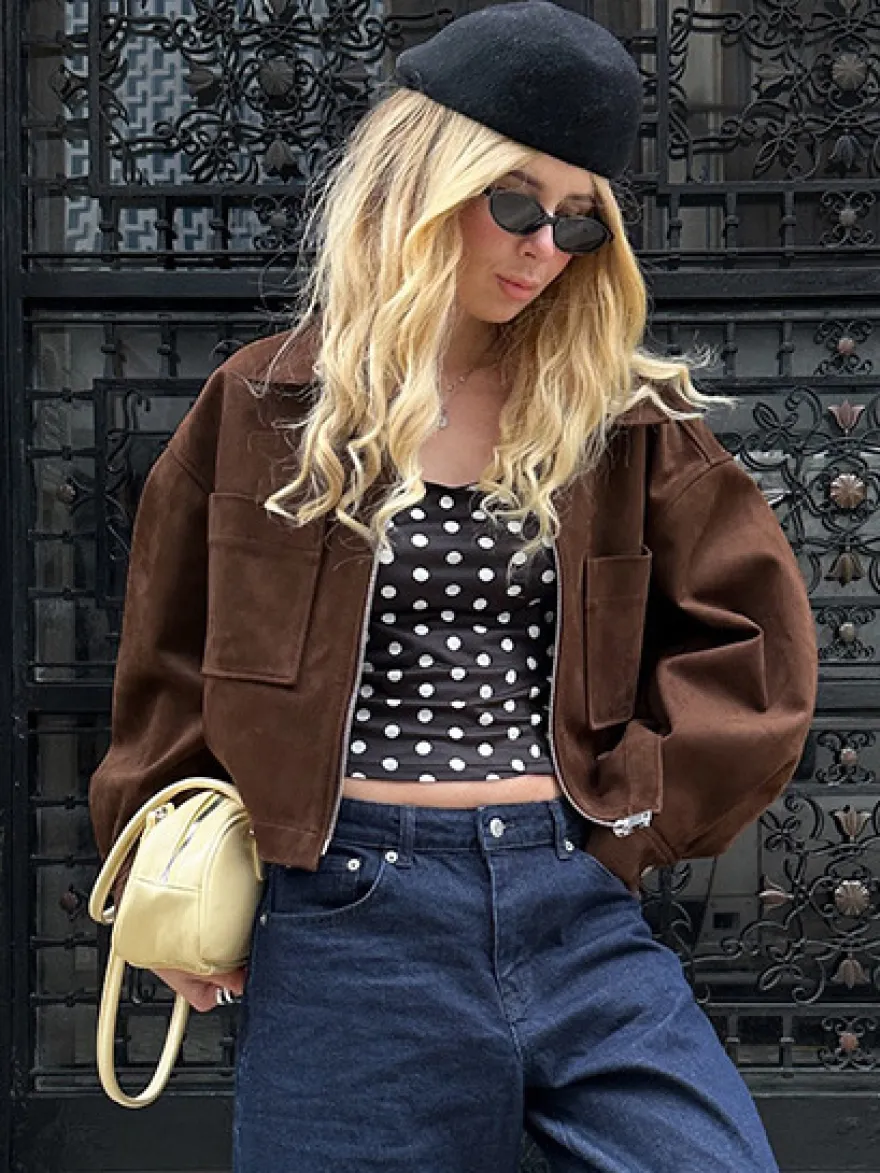 Veste courte zippée en daim marron avec poches pour femme (2026)