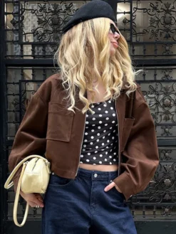 Veste courte zippée en daim marron avec poches pour femme (2026)