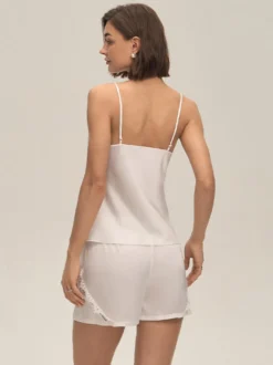Vêtements d'intérieur à bretelles sans manches en polyester.