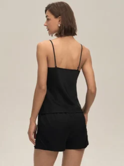 Vêtements d'intérieur à bretelles sans manches en polyester.