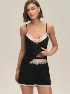 Vêtements d'intérieur à bretelles col sans manches tenue en mousseline