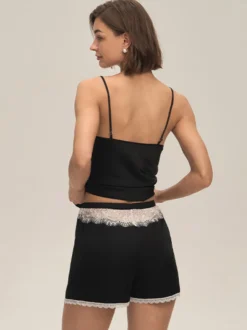 Vêtements d'intérieur à bretelles col sans manches tenue en mousseline