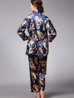 Vêtements d'intérieur à col rabattu et manches longues aspect soie