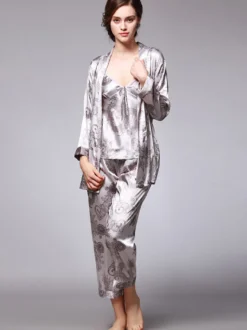 Vêtements d'intérieur à col rabattu et manches longues aspect soie