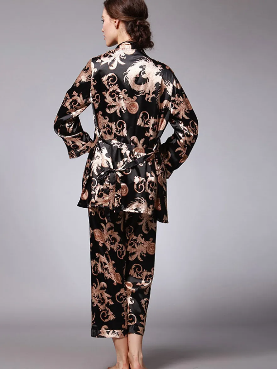 Vêtements d'intérieur à col rabattu et manches longues aspect soie