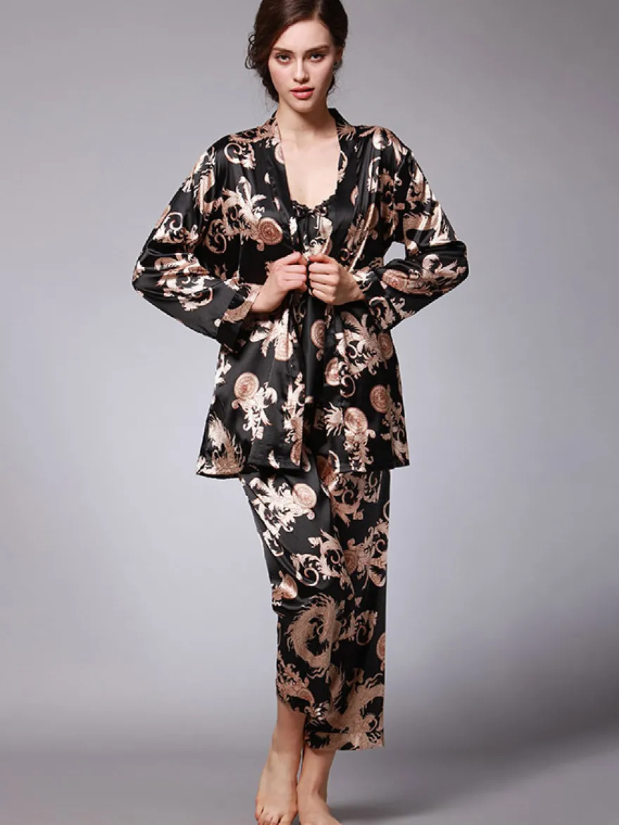 Vêtements d'intérieur à col rabattu et manches longues aspect soie